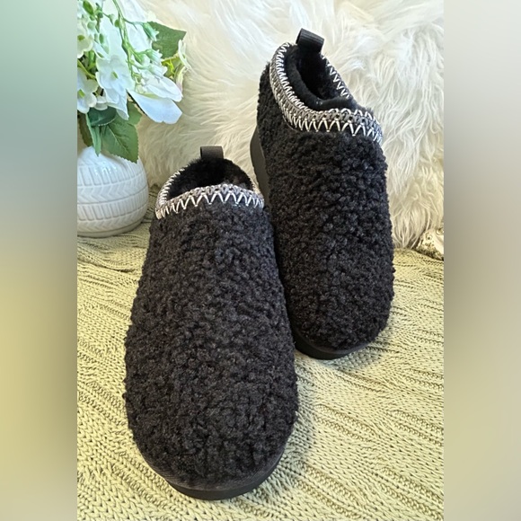 Earth Shoes - Earth Cozy Black Sherpa Slip-On Slippers